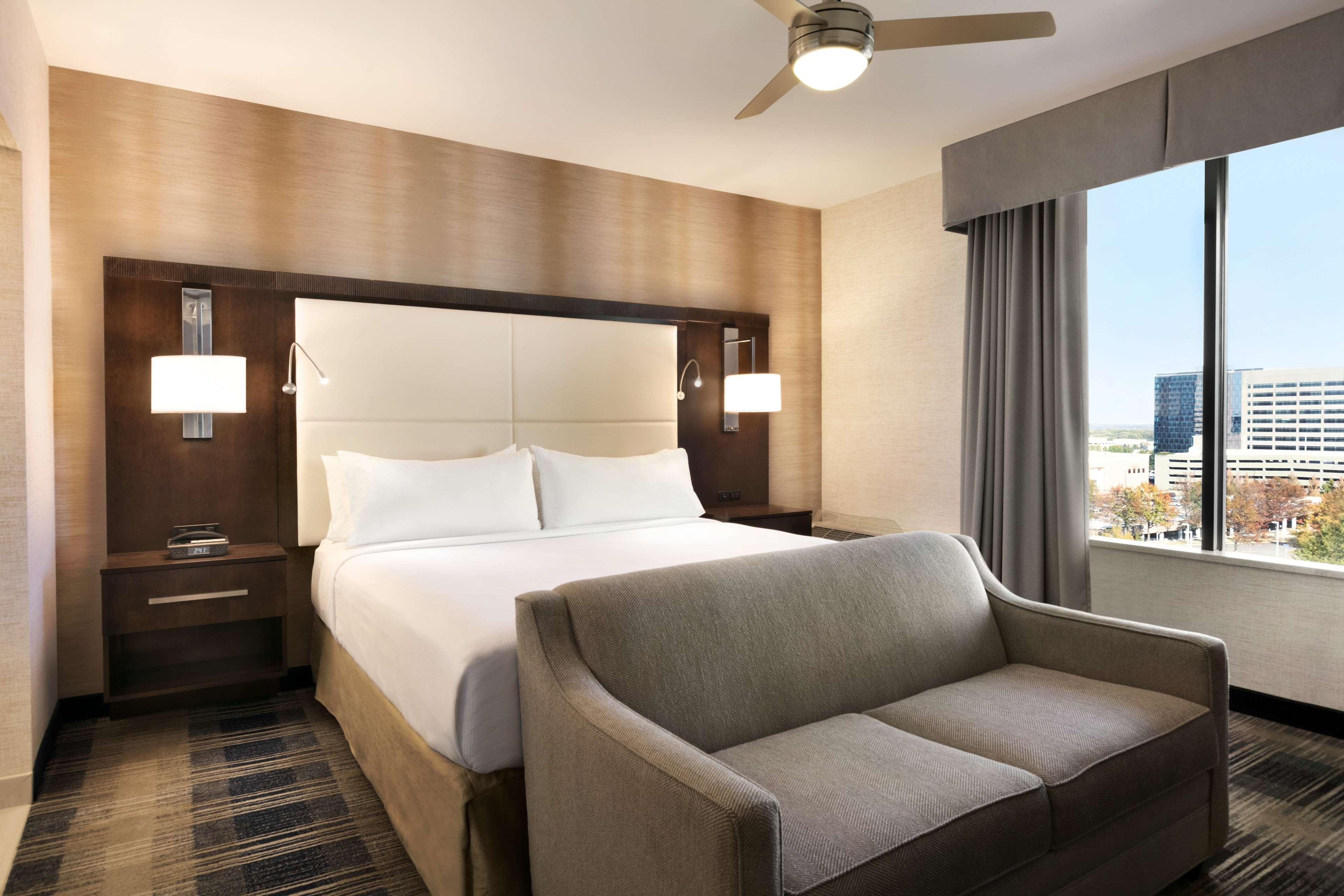 Hotel Doubletree By Hilton Mclean Tysons à Tysons Corner Extérieur photo