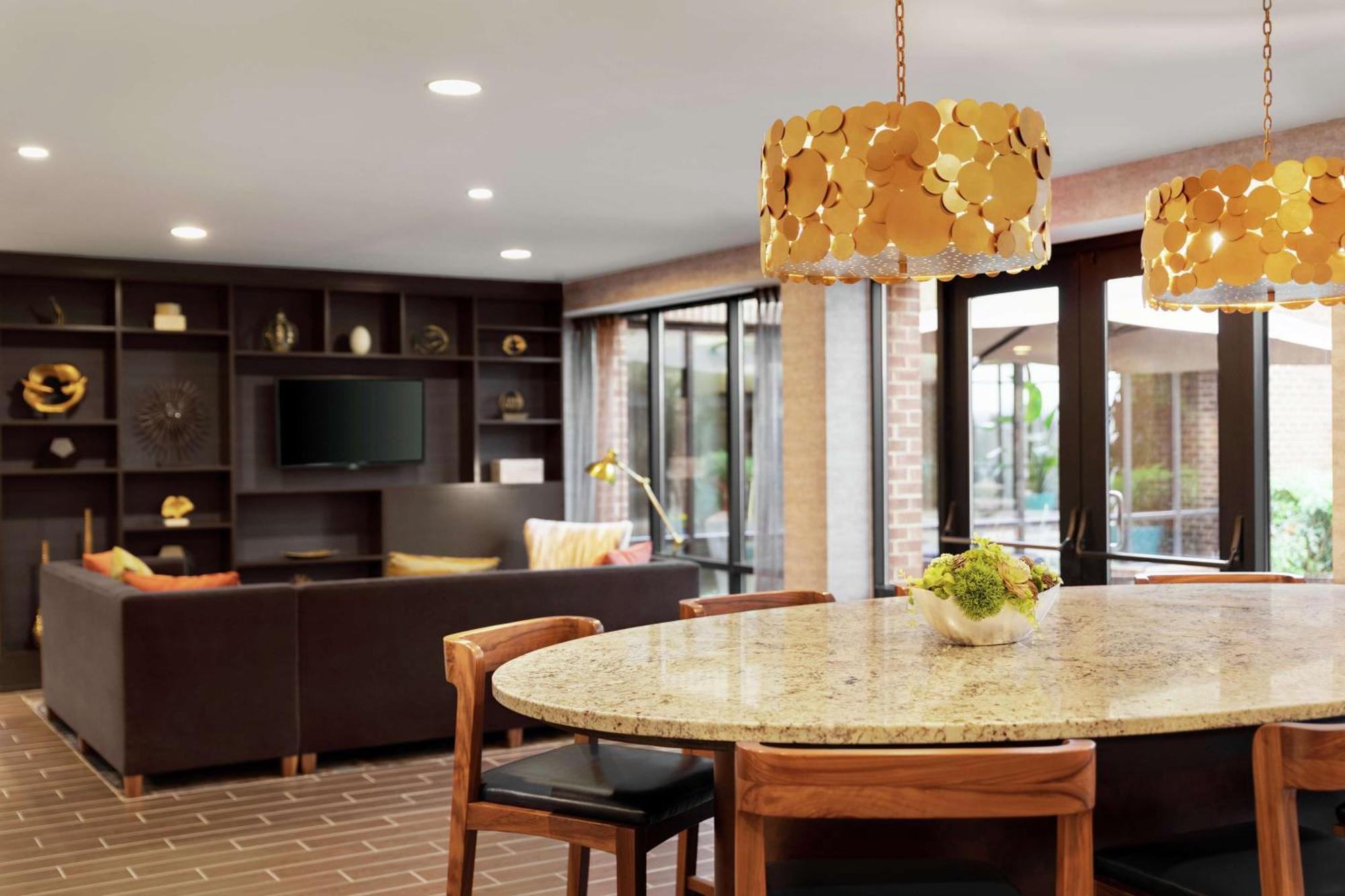 Hotel Doubletree By Hilton Mclean Tysons à Tysons Corner Extérieur photo