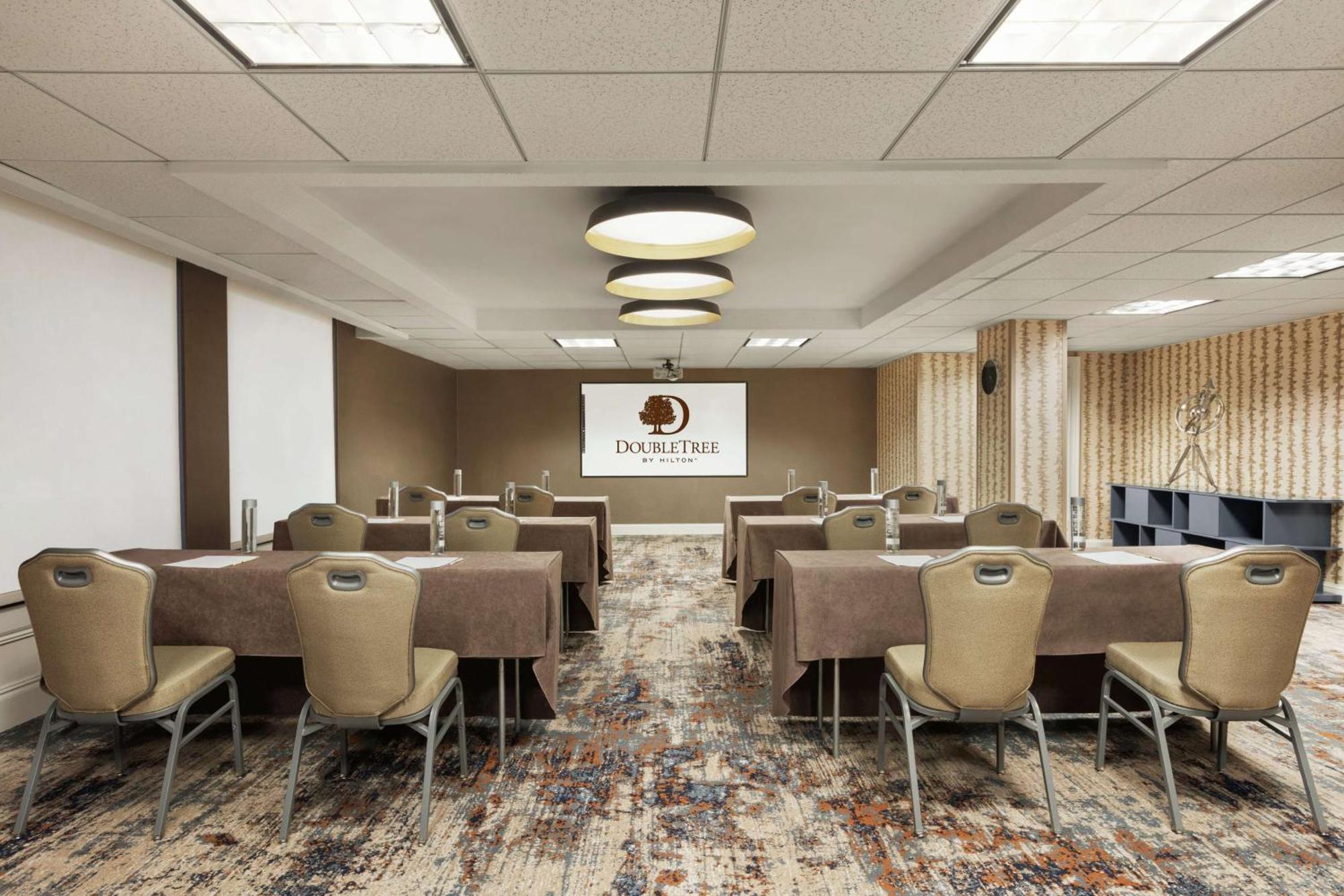 Hotel Doubletree By Hilton Mclean Tysons à Tysons Corner Extérieur photo