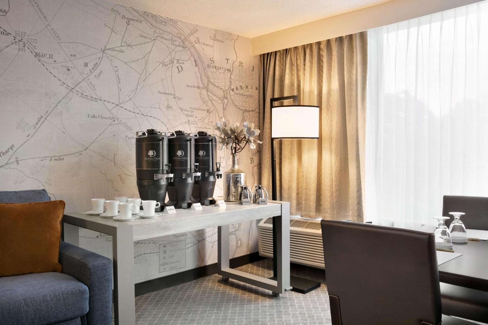 Hotel Doubletree By Hilton Mclean Tysons à Tysons Corner Extérieur photo
