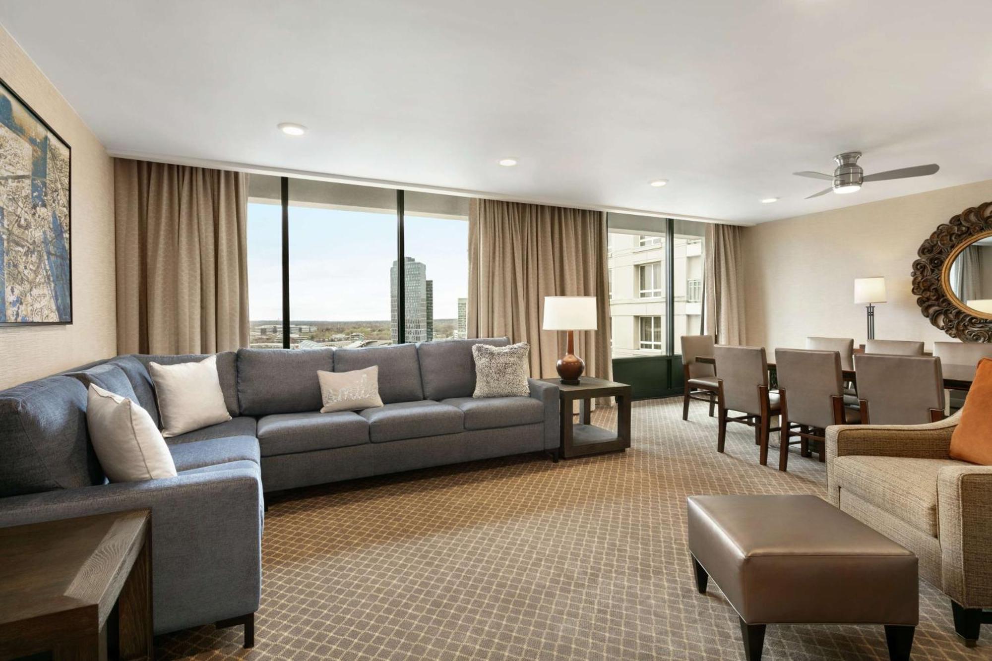Hotel Doubletree By Hilton Mclean Tysons à Tysons Corner Extérieur photo