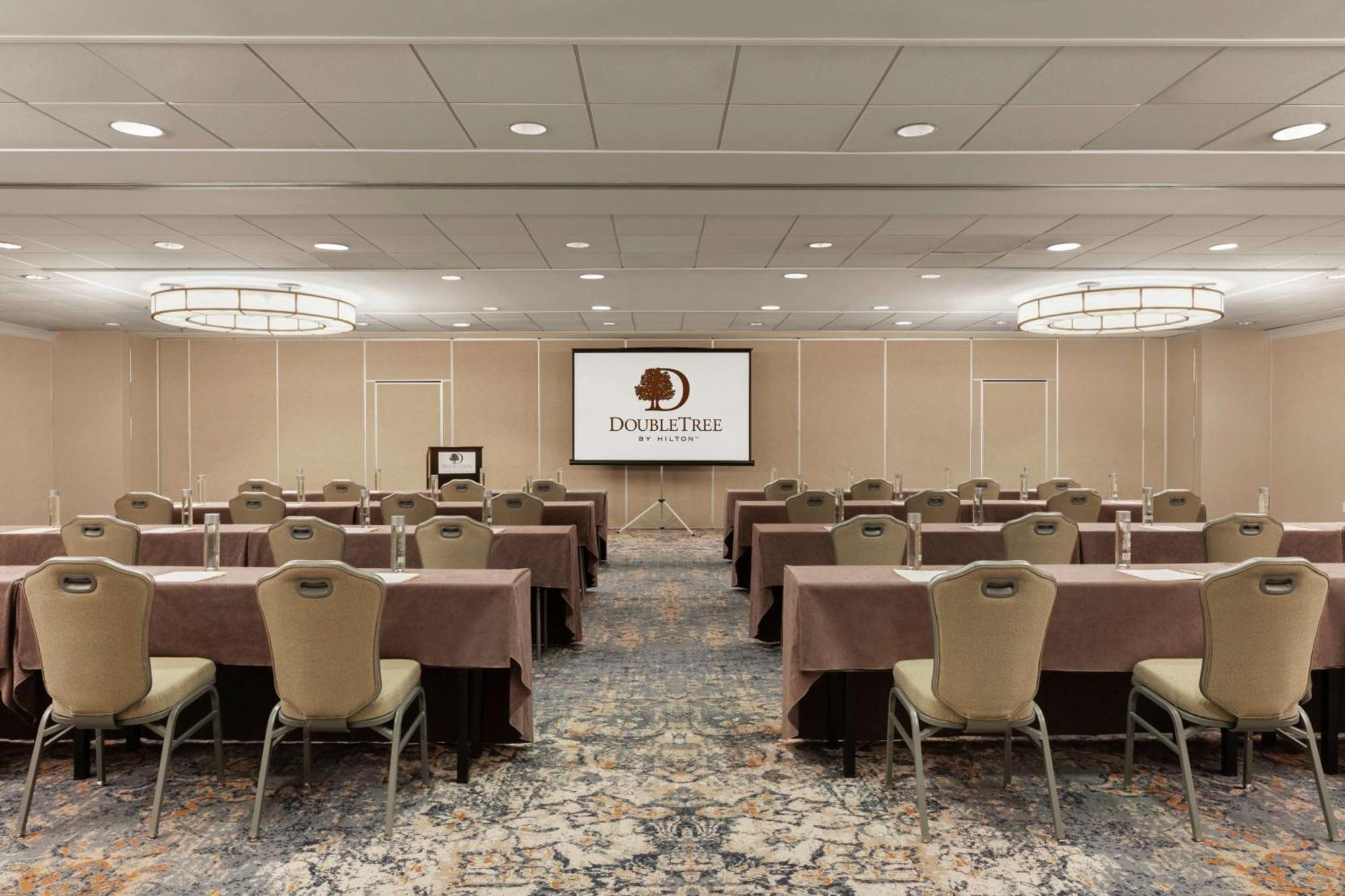 Hotel Doubletree By Hilton Mclean Tysons à Tysons Corner Extérieur photo