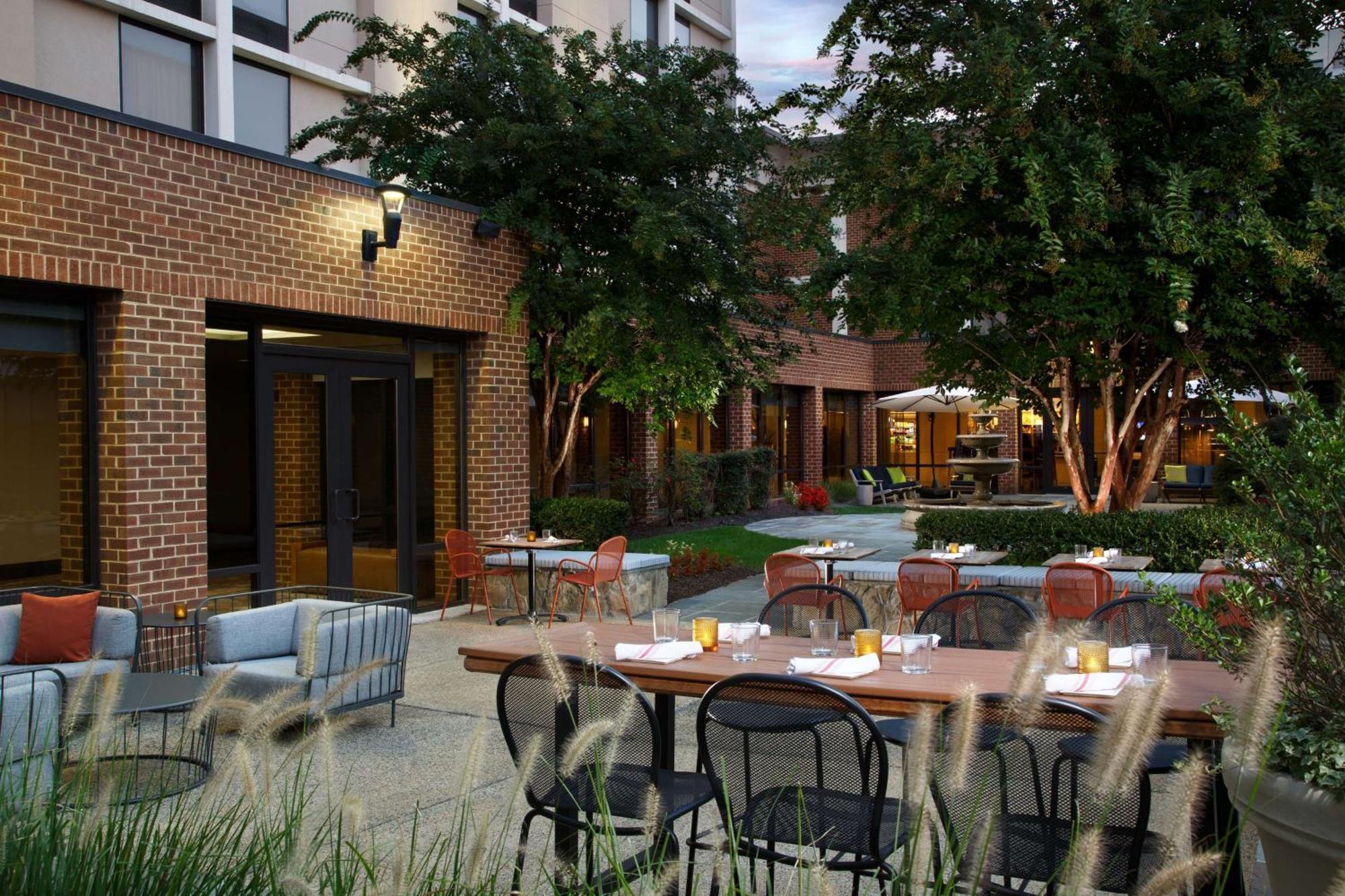Hotel Doubletree By Hilton Mclean Tysons à Tysons Corner Extérieur photo